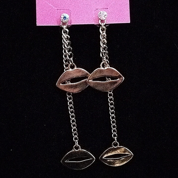 New Vintage! BETSEY JOHNSON First Date Collection Dangling Lips Earrings. - Picture 5 of 8